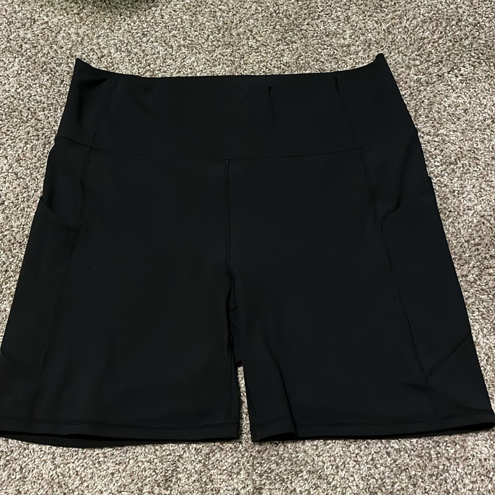 Fabletics PureLuxe Bike Shorts XL, EUC with pockets